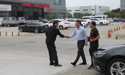 新站管委会安志强副主任一行莅临yl6809永利集团新能源汽车城视察工作